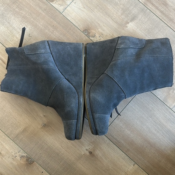 Toms Dark Gray Suede High Desert Wedge Booties Sz 8.5 - Picture 3 of 7
